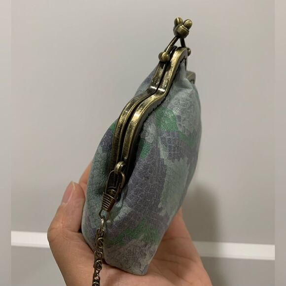 Chic Handsewn Embossed Leather Castle Shaped & Kisslock Coin Purse with Chain - Picture 11 of 15